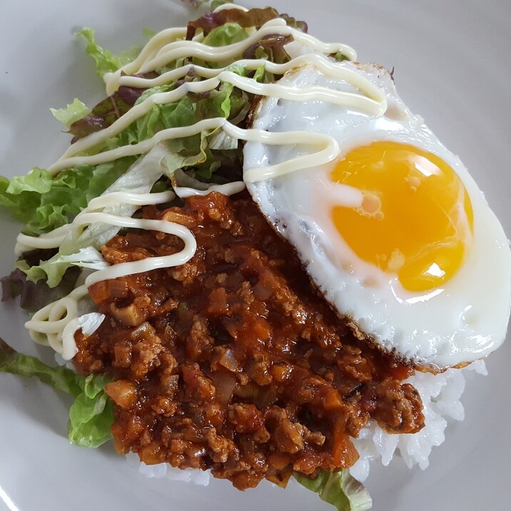 ミートソースでロコモコ丼